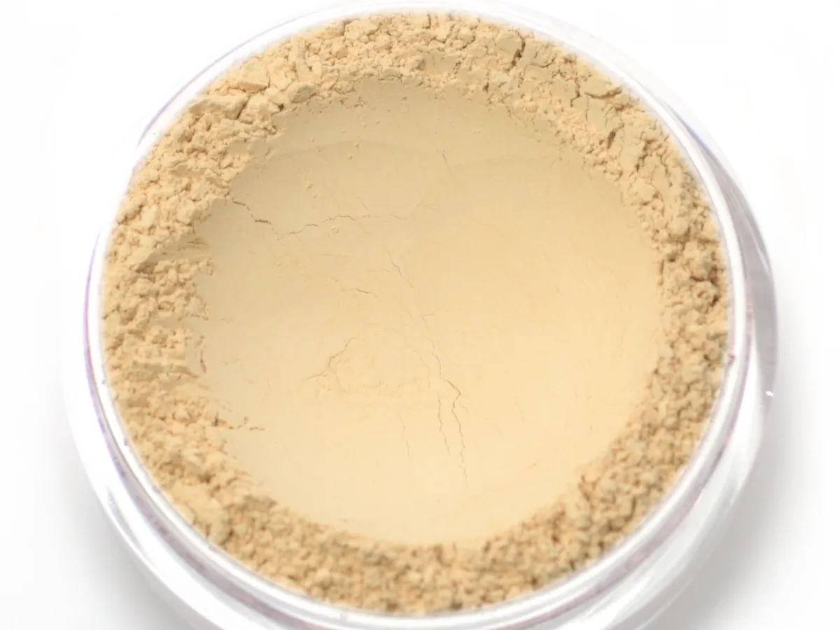 "Cake" - Mineral Wonder Powder Foundation